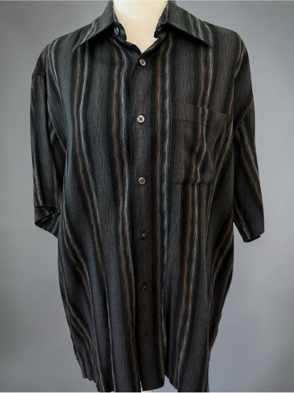 Men’s Van Heusen Black and Brown Striped button down Shirt Medium